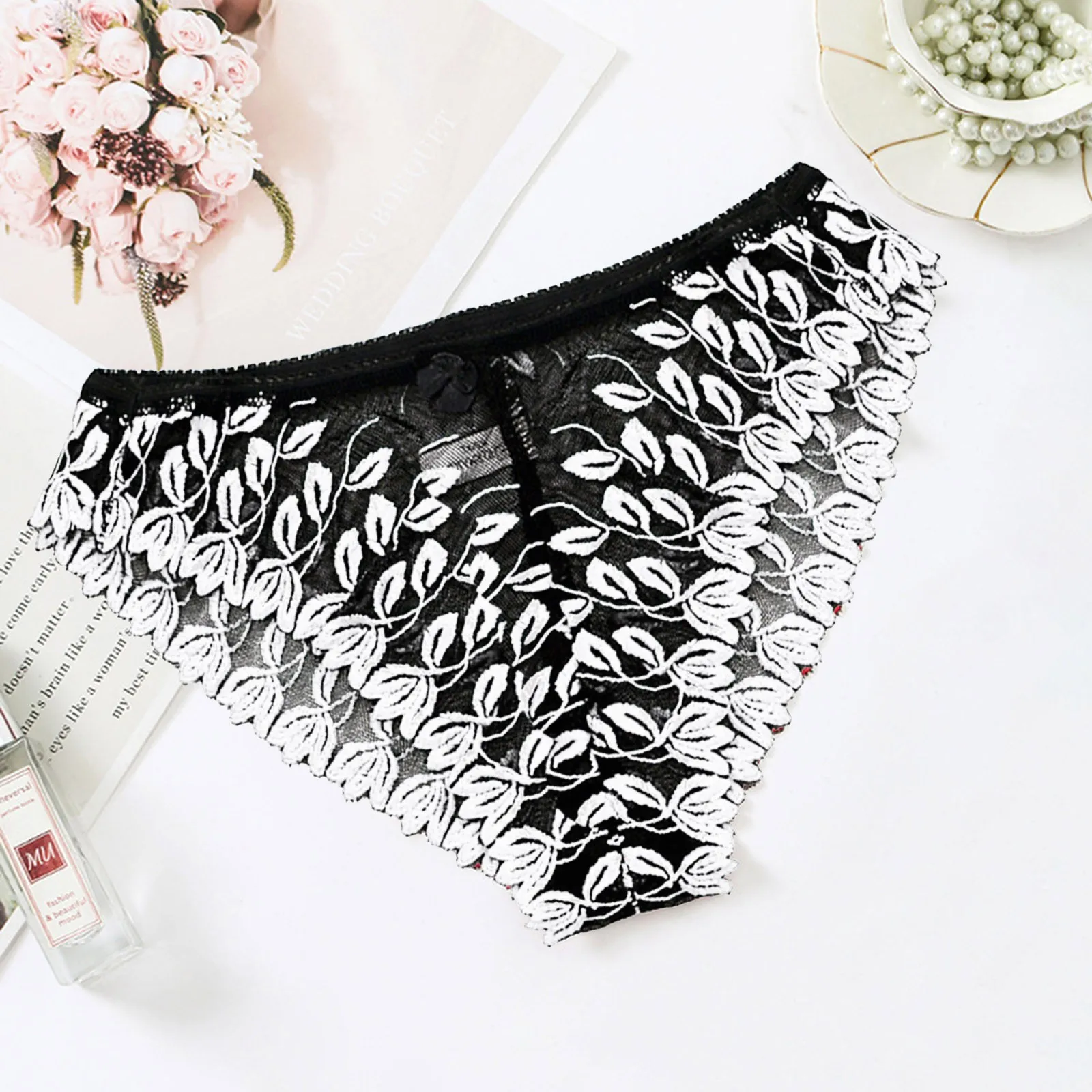 

Трусы-стринги женские кружевные с вышивкой и низкой талией