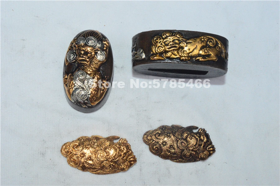 Набор покрытых золотом и серебром медных бронзовых защитников льва Tsuba Menuki Fuchi