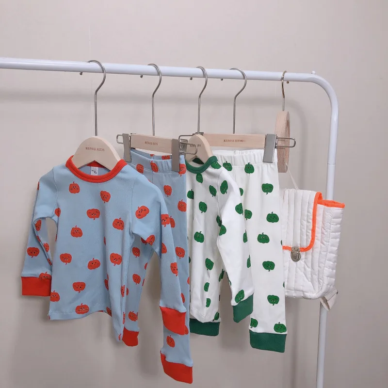 Хлопковые милые пижамные комплекты с принтом яблока для мальчиков и девочек