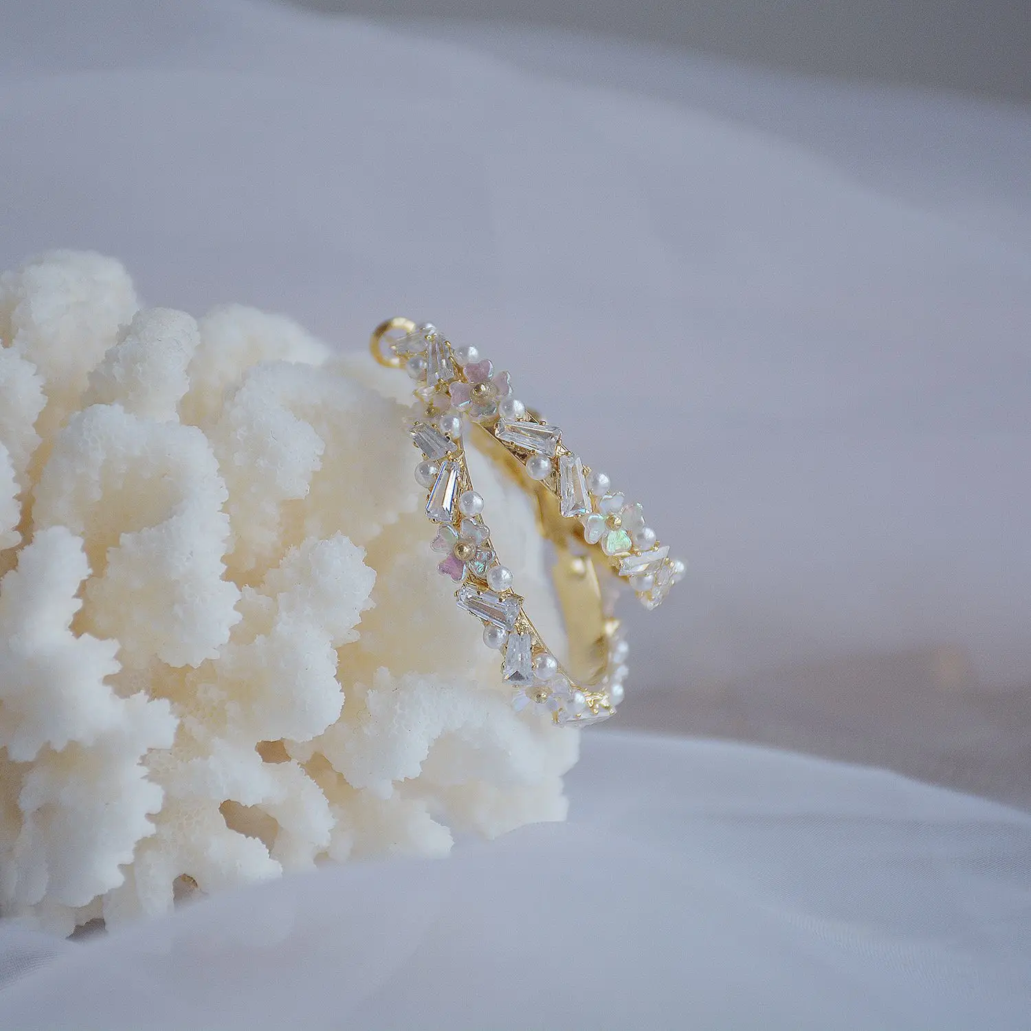 

Ins Hot Sale Luxury 14K Real Gold Pearl Symphony Flowers Stud Earrings for Women Cubic Zircon ZC Earrings