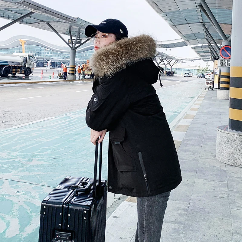 

Fashion Faux Rur Collar Winter Jacket Women Letter Epaulet Warm Thick Short Hooded Parka Coat 2021 New