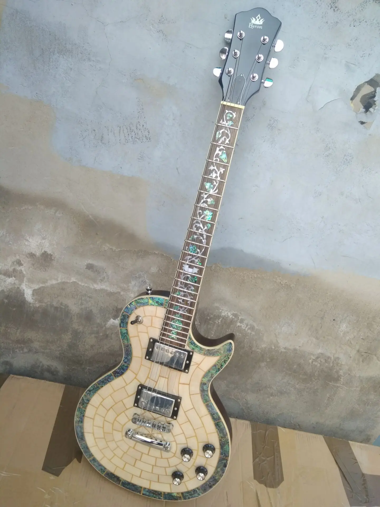 Бесплатная доставка Новая высококачественная Байрон на заказ abalone электрогитара белая жемчужина корпус из