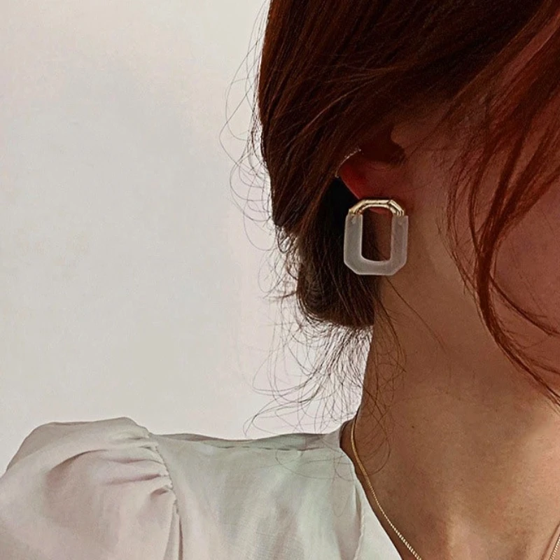 

U-Magical Japanese White Color Transparent Arcylic Hollow Out Dangle Earrings for Women Metal Geometrical Earrings Jewelry