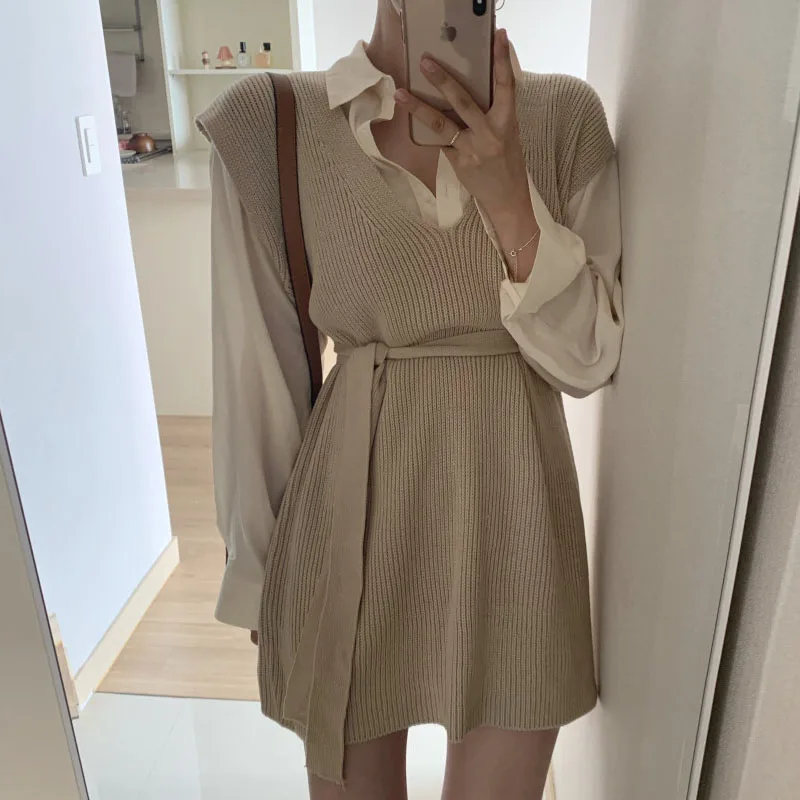 

Трикотажное платье-свитер без рукавов, с V-образным вырезом и высокой талией