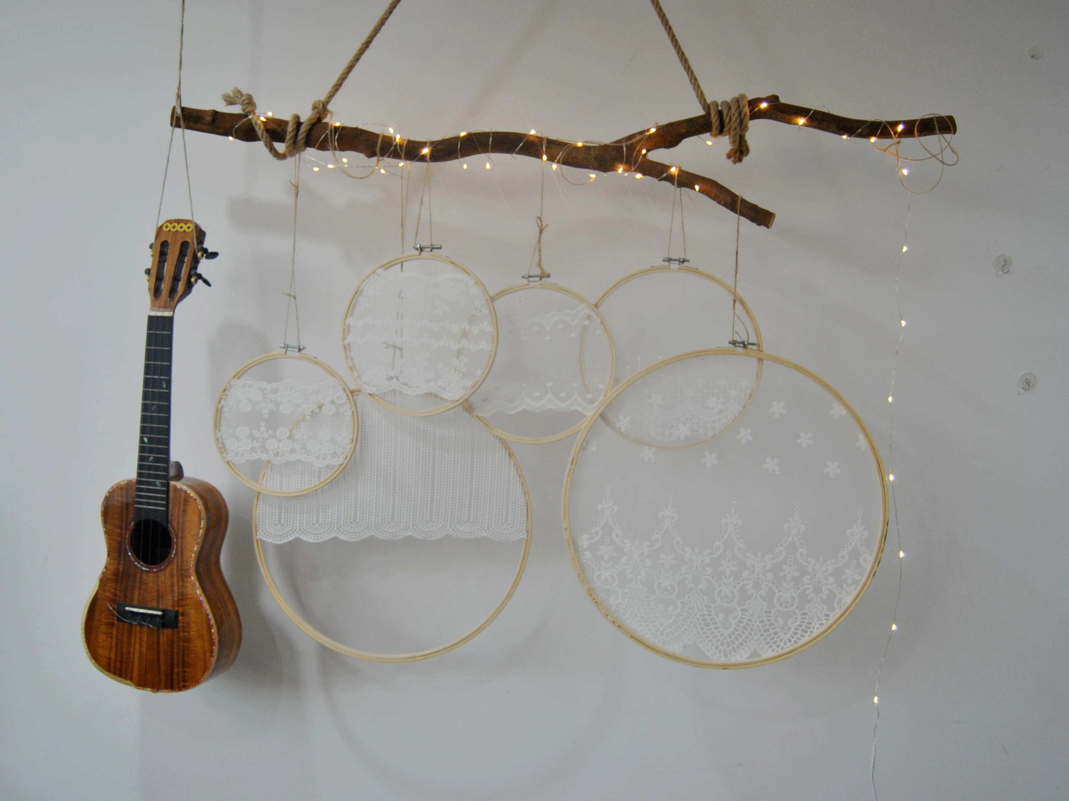 

Nature Bamboo Round Wall hanging Dream Lace Catcher Wedding Background wall Home decor Daisy flower lace embroidery No.XXHB008