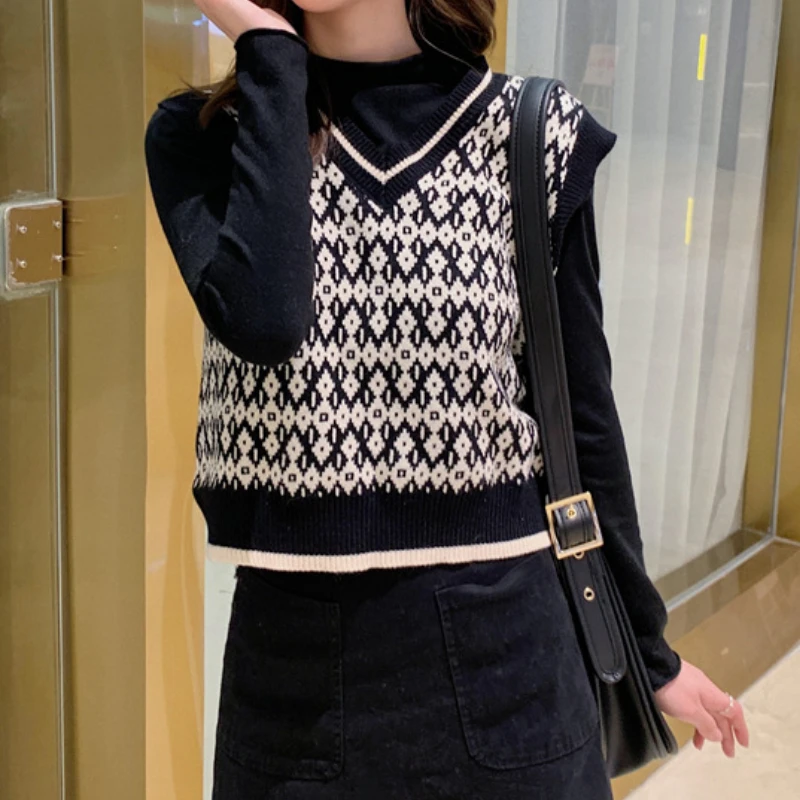 

Women Spring Autumn V Neck Loose Casual Sweater Vest Black Short Sweater Vest 2023 New Cottagecore Streetwear Vintage Female Top
