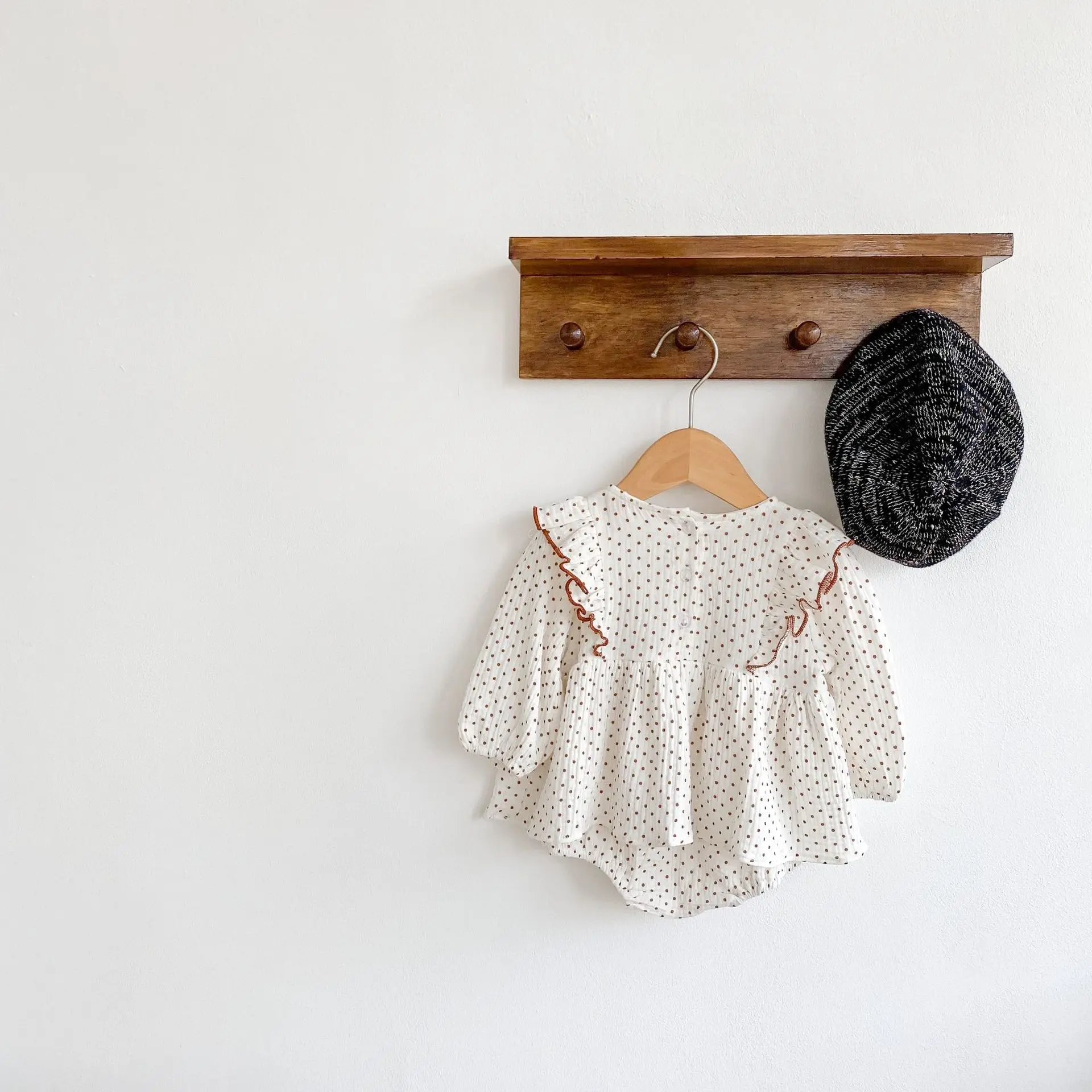 

2021 New Ruffle Fly Sleeve Baby Girl Bodysuit Fashion Dot Print Long Sleeve Infant Bodysuit Cotton Toddler Bodysuit 0-24M