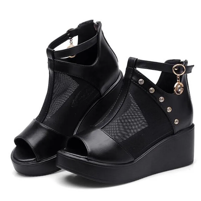 Женские ботинки из экокожи черные на высокой платформе с сетчатым верхом лето 2024
