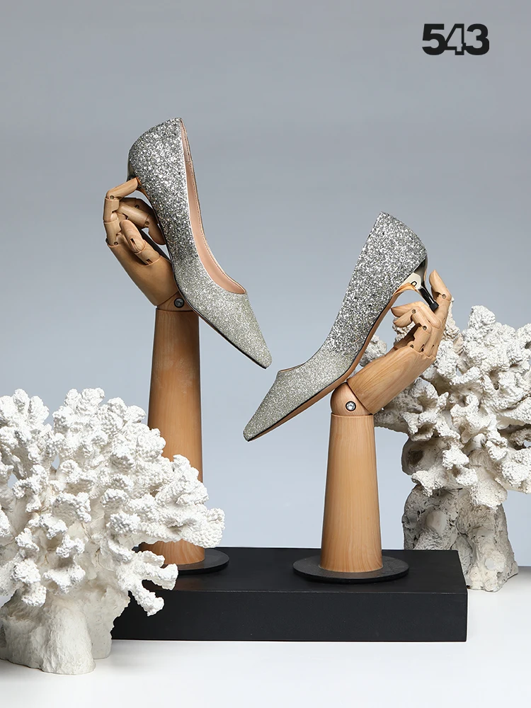 Модель манекен для скетчинга деревянный с зернистой текстурой украшений и