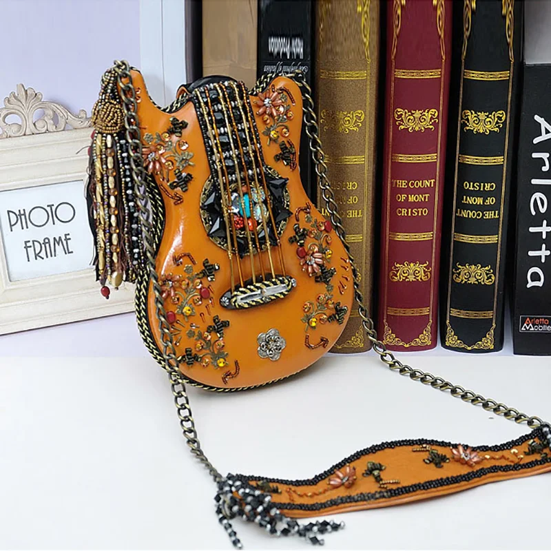 Аутентичные сумки в этническом стиле ручной работы из бисера форме гитары Сумка