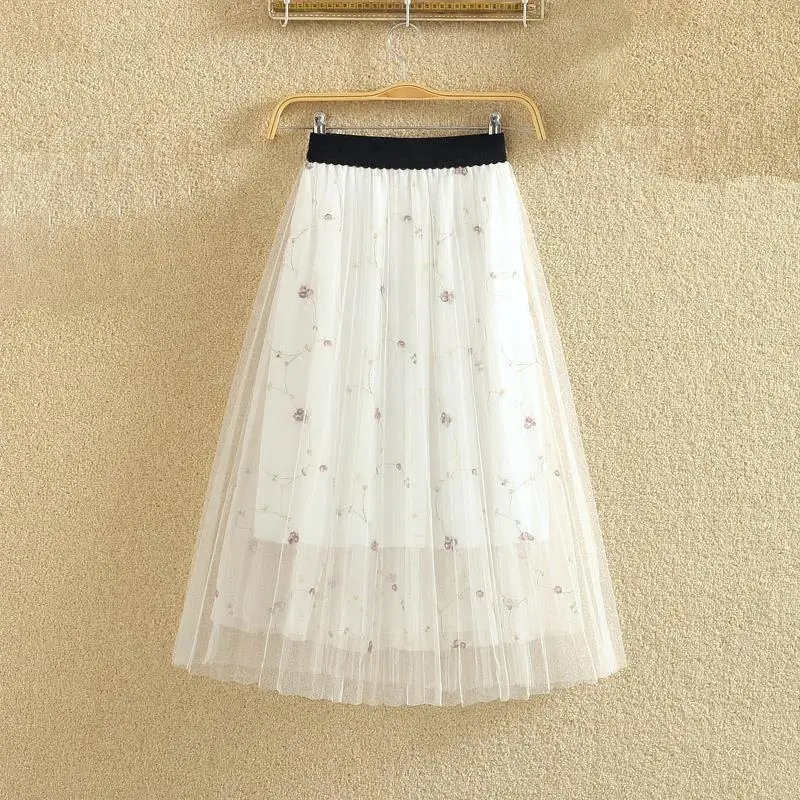 

Mesh embroidery pleated skirt