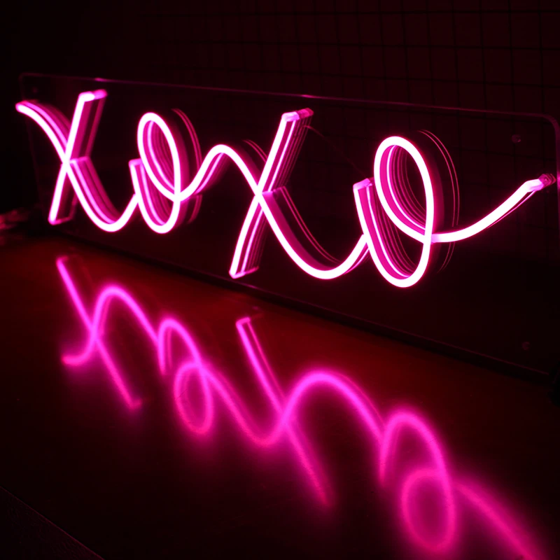 Неоновая вывеска для организаций и магазинов светильник s XOXO