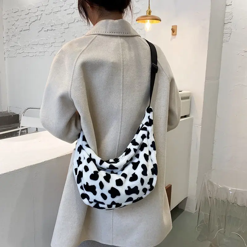 

South Korea ins street shooting retro plush soft girl bag Japanese Harajuku cute cow girl shoulder messenger bag