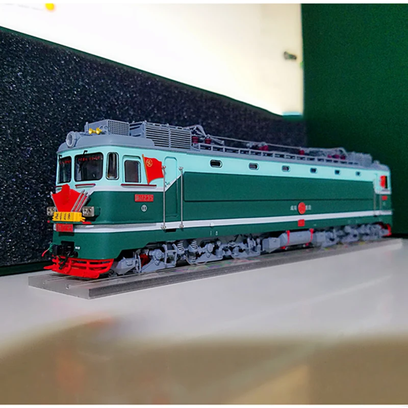 Рисунок 2 - Модель бронзового поезда 1/87