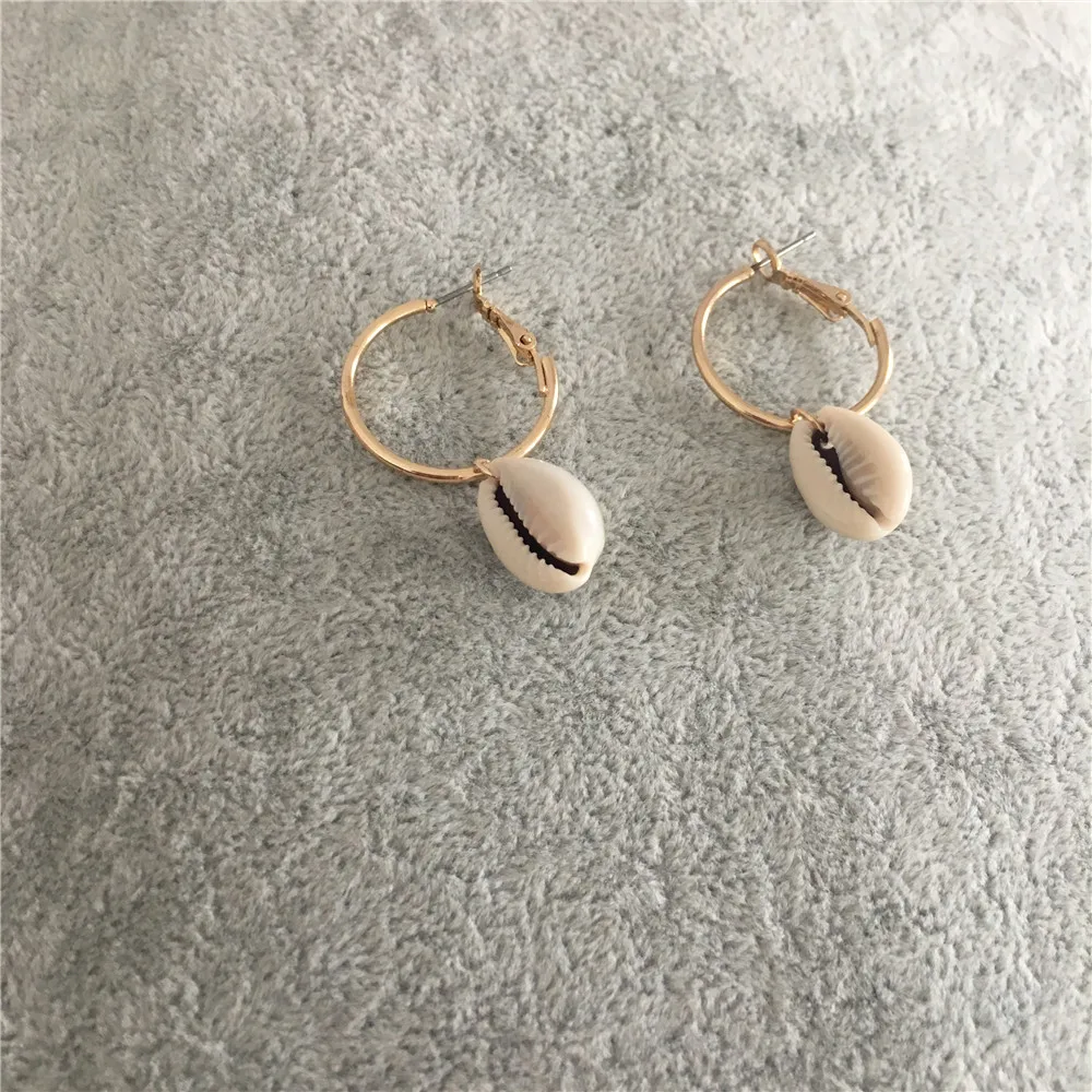 

Lovely Cute Gold Color Hoop With Natural Shell Charm For Women Girl Elegant Gorgeous Ear Decoration Simple Basic Summer Vacation