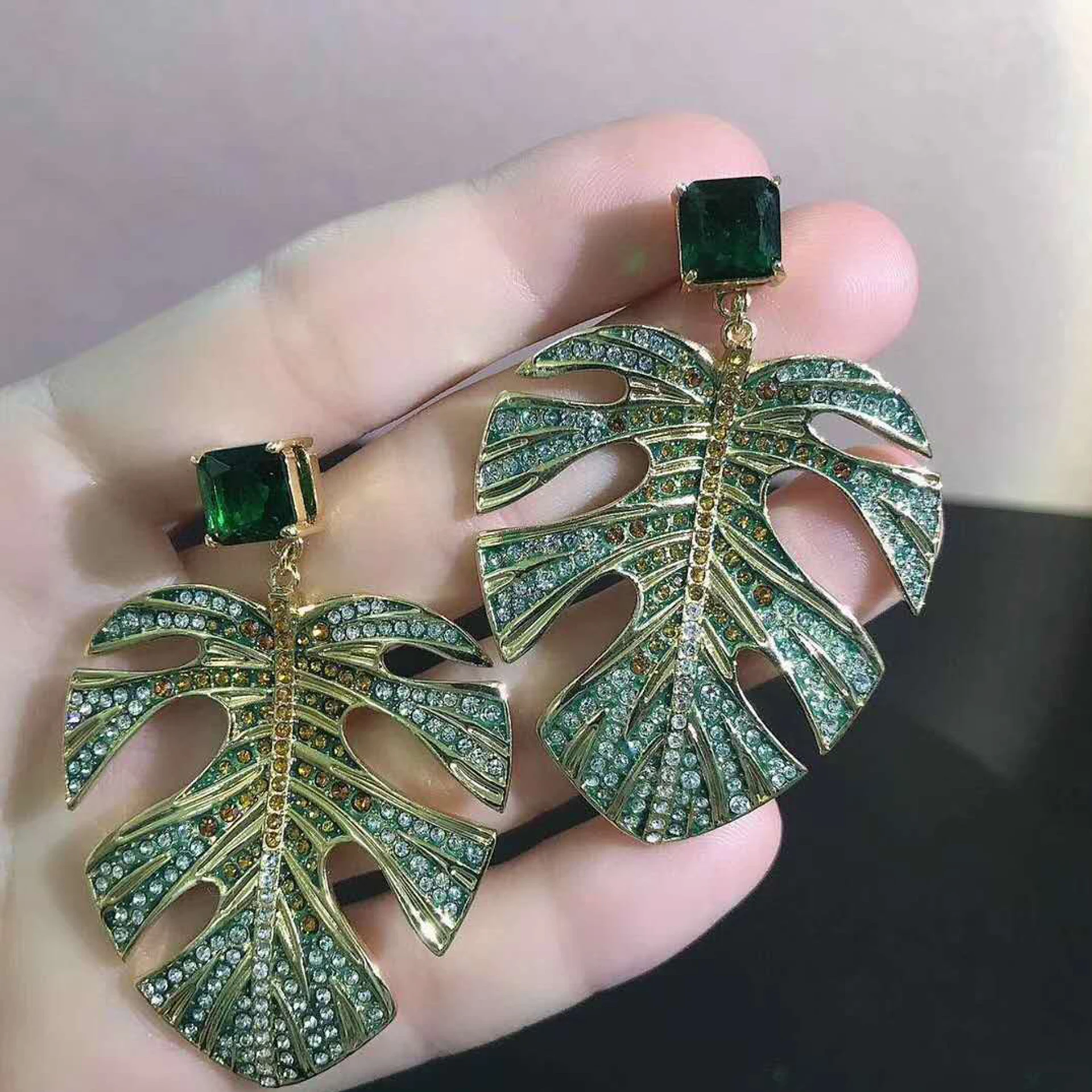 

SHLUOYI High quality SWA new tropical leaves gold retro midsummer leaves girl charming sweater Necklace Fashion Jewelry