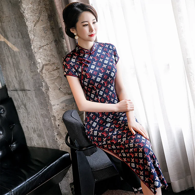 2021 Весна Лето Новое шелковое платье тутового шелкопряда с коротким рукавом в