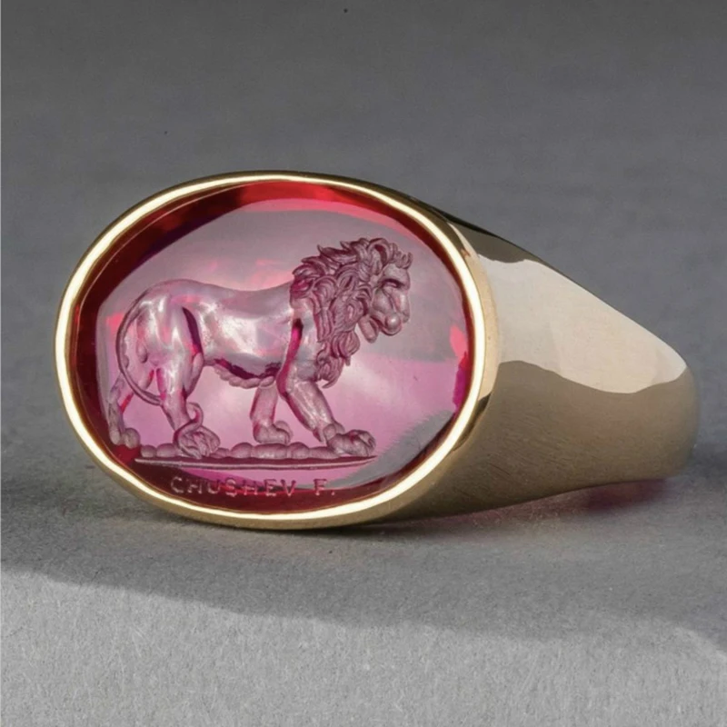 

New Hot Sell Domineering Yellow Gold Lion King Ring for Men Women Egg-shaped Resin Pink Rings Engagement Wedding Party Jewelry