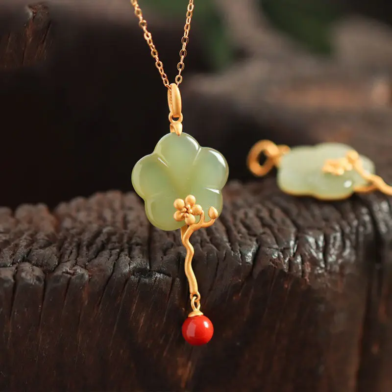 

Original new ancient gold craftsmanship inlaid gilt gold Hetian jade plum blossom necklace ladies exquisite silver jewelry