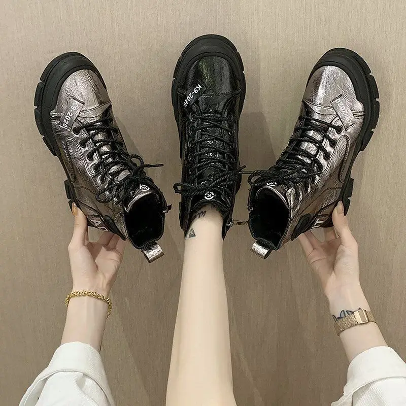 

Женские кожаные короткие сапоги Martens, модные высокие сапоги, Осень-зима 2021, новые корейские плюшевые женские повседневные сапоги на платфор...