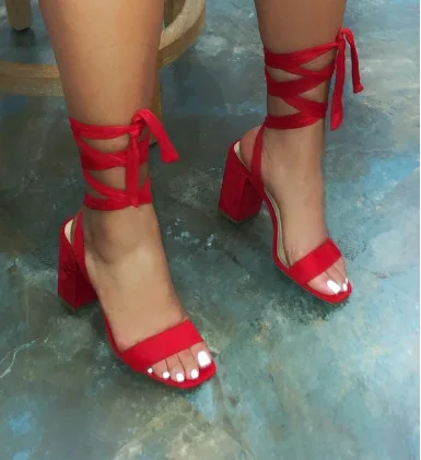 

2020 новые женские ботильоны с поперечными ремешками модные пляжная обувь для ношения на улице, трендовые женская обувь летние по-прежнему са...