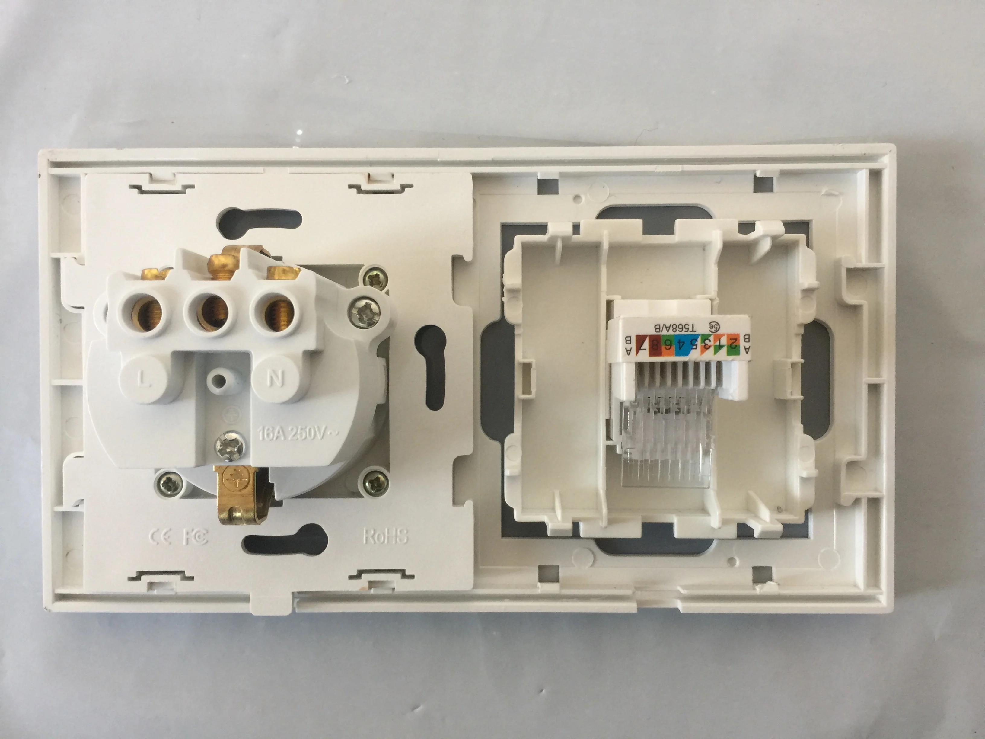 Электрическая розетка Schuko с круглой задней частью европейская компьютерным