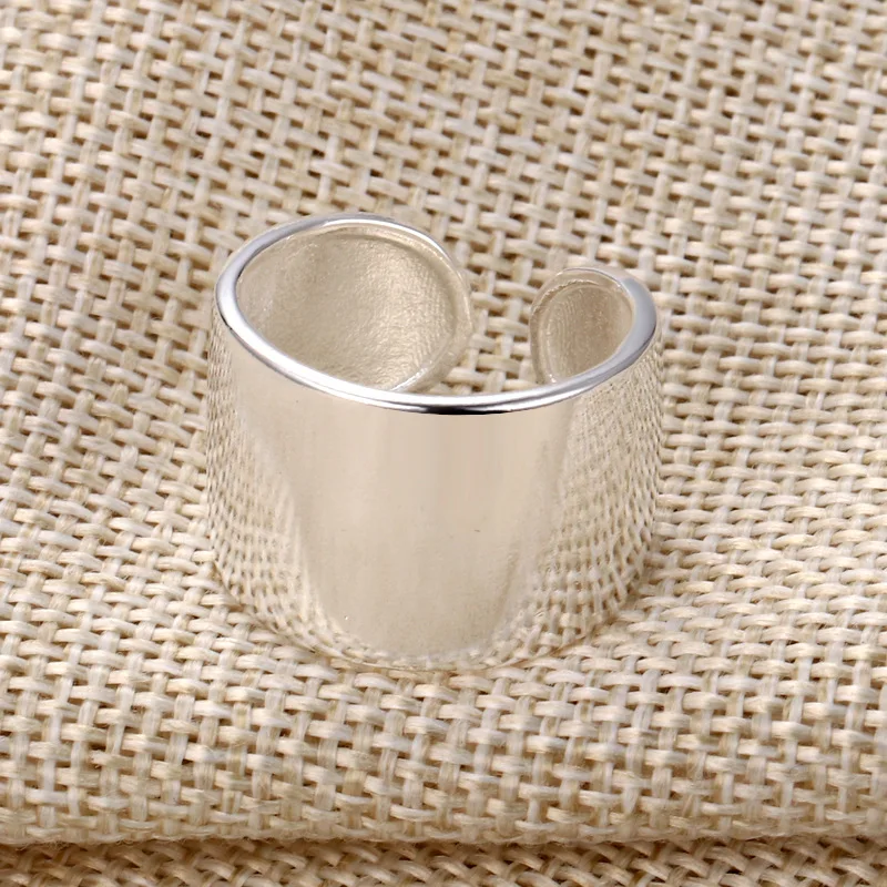 Очаровательное гладкое кольцо для женщин