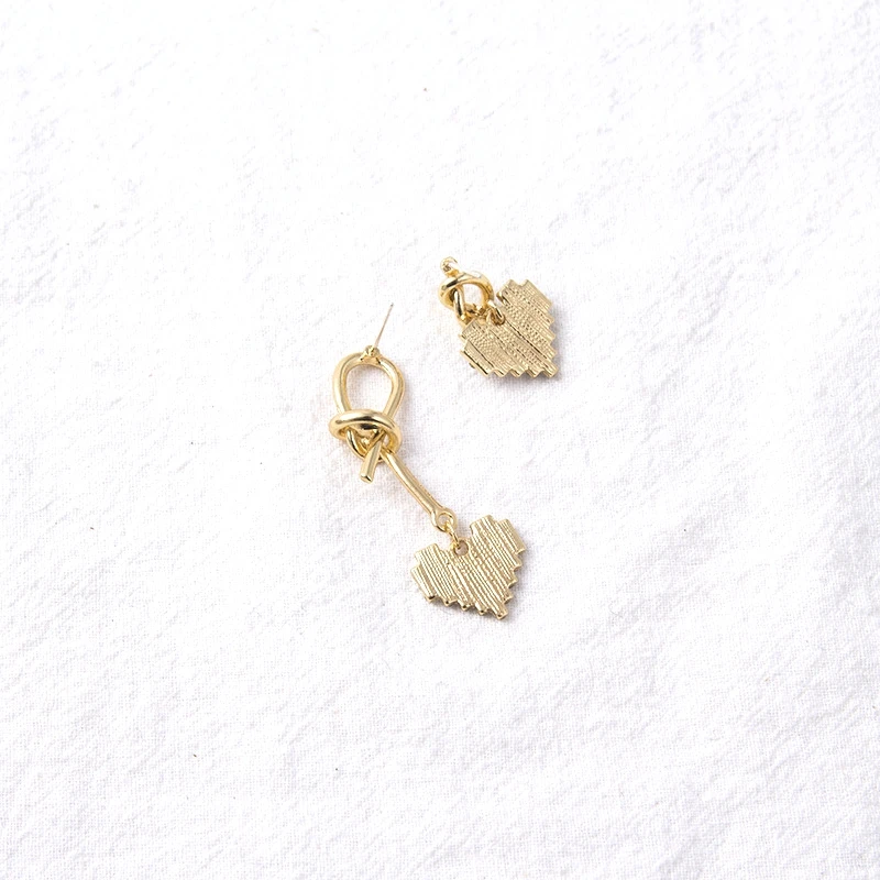 2019 корейские асимметричные золотые серьги в форме сердца с кристаллами висячие