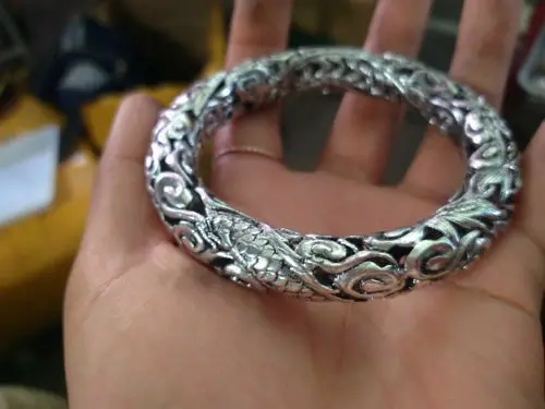 

Collectable Chinese Rare Tibet Silver Carved Dragon Exquisite Bracelet Bangle
