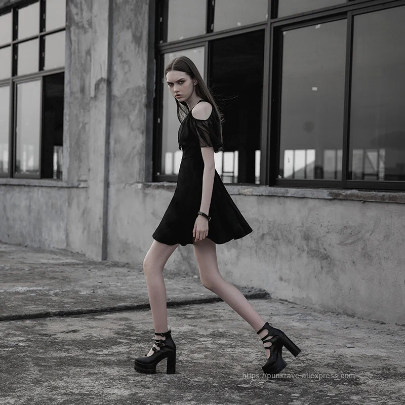 Женское шифоновое платье в стиле панк с открытыми плечами и рукавами форме листа