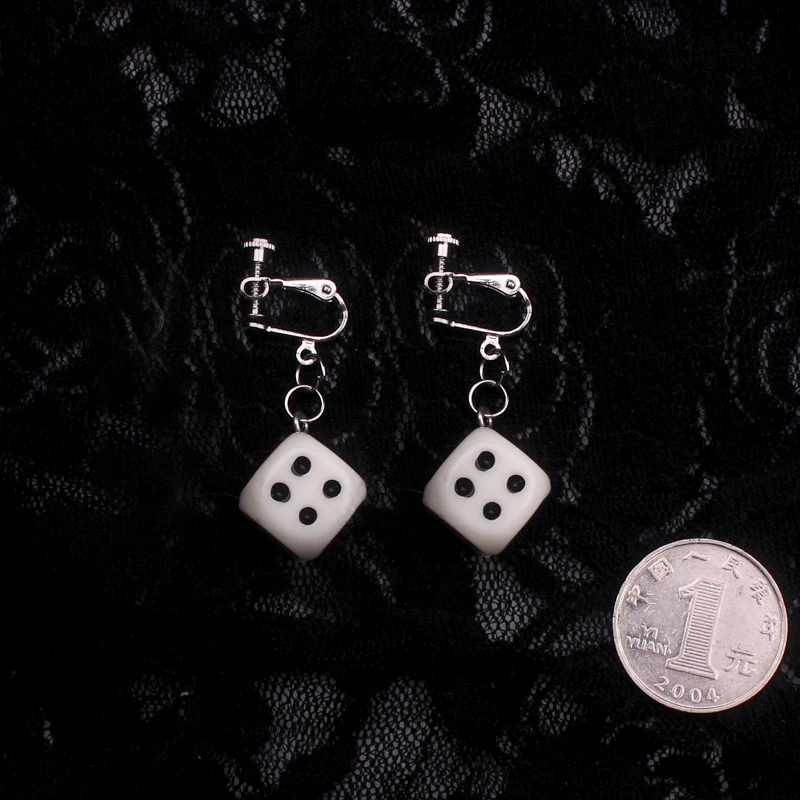 

Creative Dice Clip Earrings Women Man Hiphop Rock Party Dice Clip Earrings Without Piercing for Girls 2020 New Fashion Jewelry