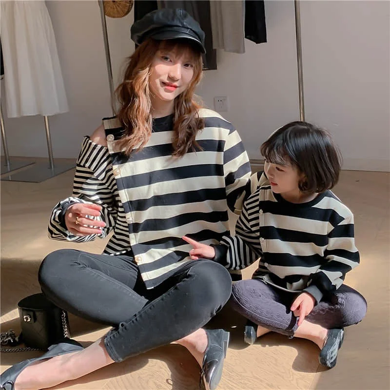 

Fried Street parent-child dress mother women's dress foreign style Korean fashion off shoulder sweater 2021 new spring striped j
