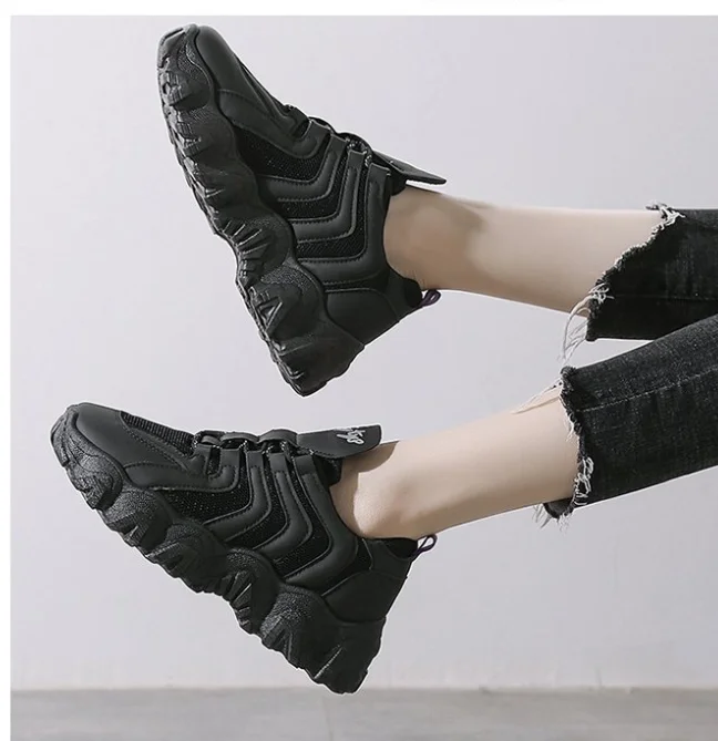 Женские кроссовки на толстой подошве черные повседневные облегающие Новинка