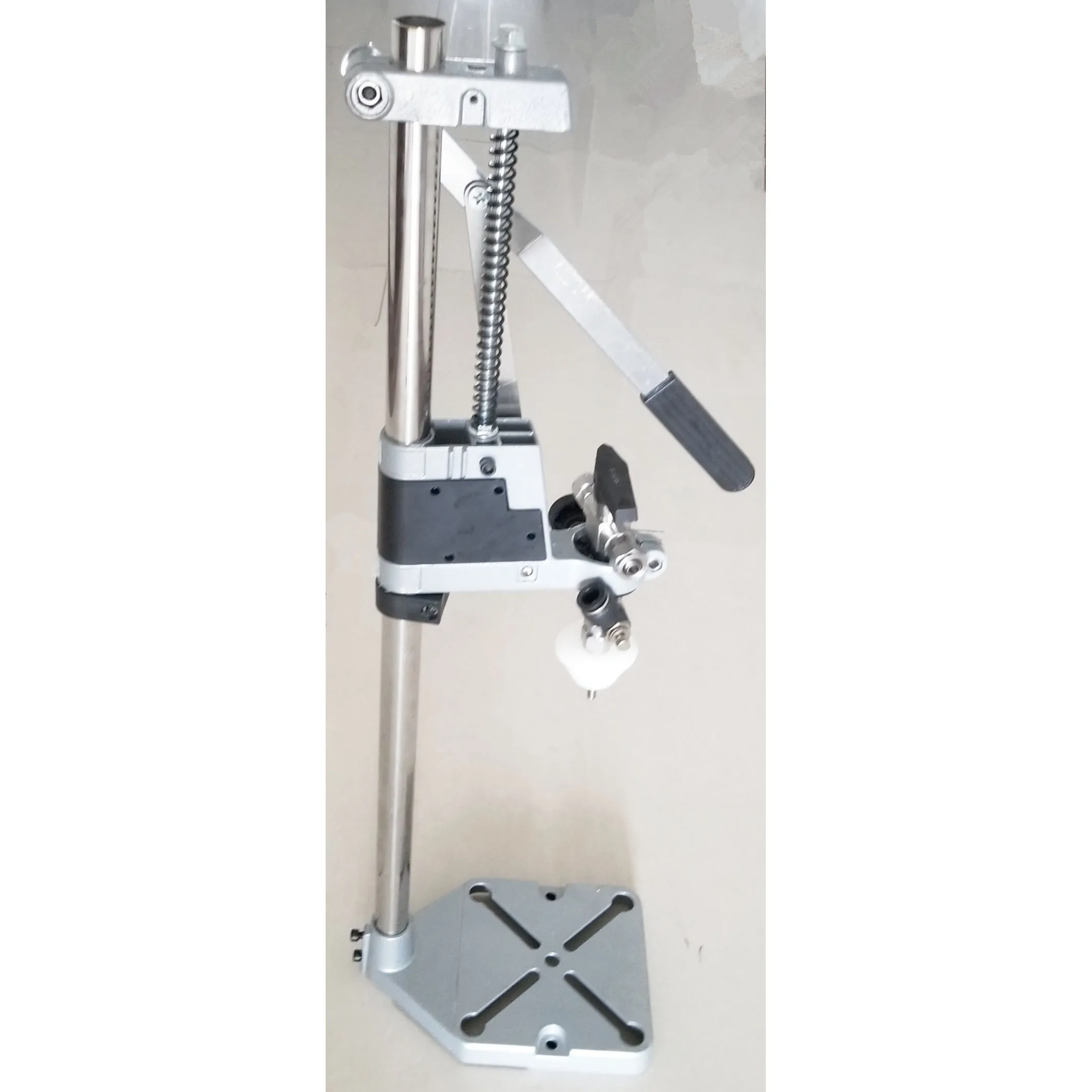 Подходит для наполнения пластиковых и стеклянных бутылок разного калибра