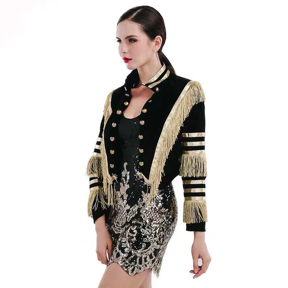 Женская бархатная приталенная куртка черная двубортная модельная вечерние