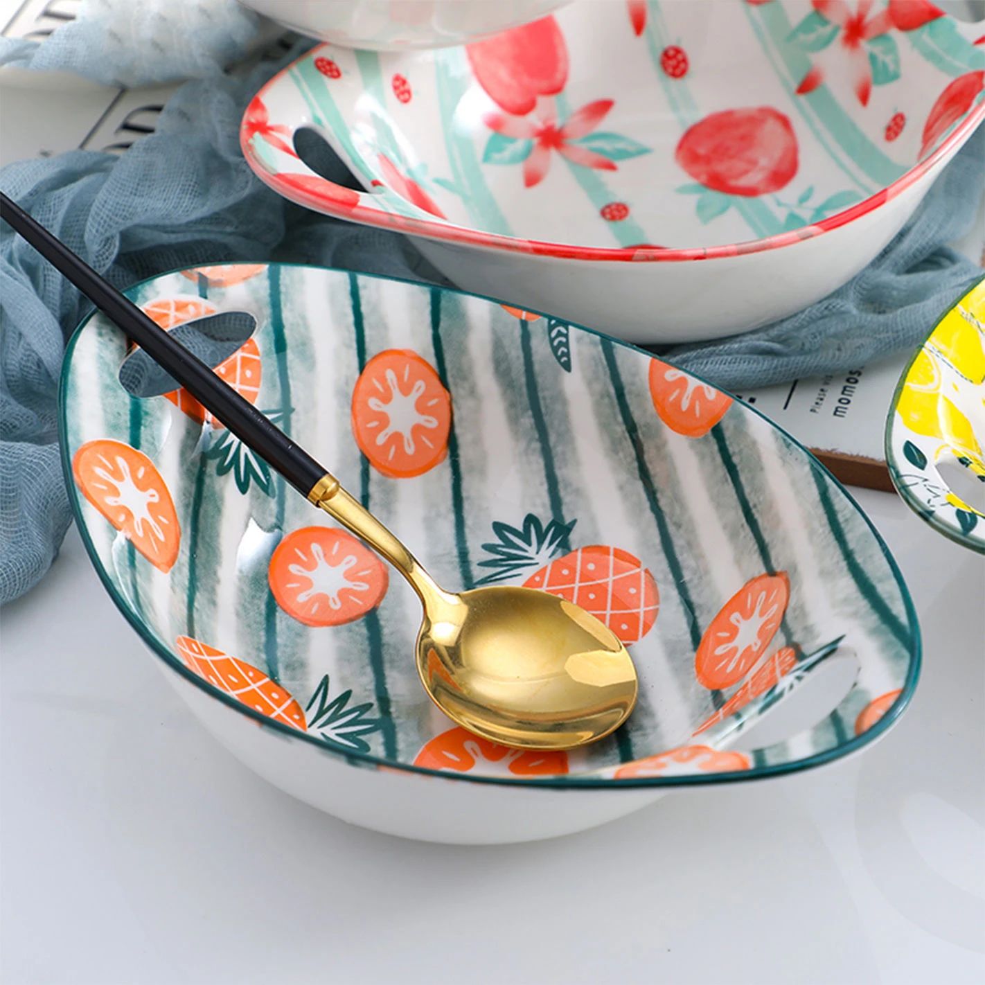 Послеобеденный чай керамическая тарелка лимонная фруктовая закуска салат