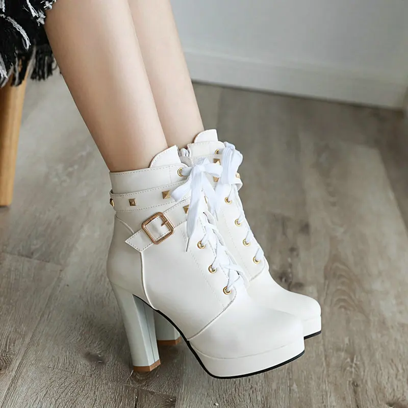 Модные ботинки мартинсы на платформе молнии женские короткие шнуровке и высоком