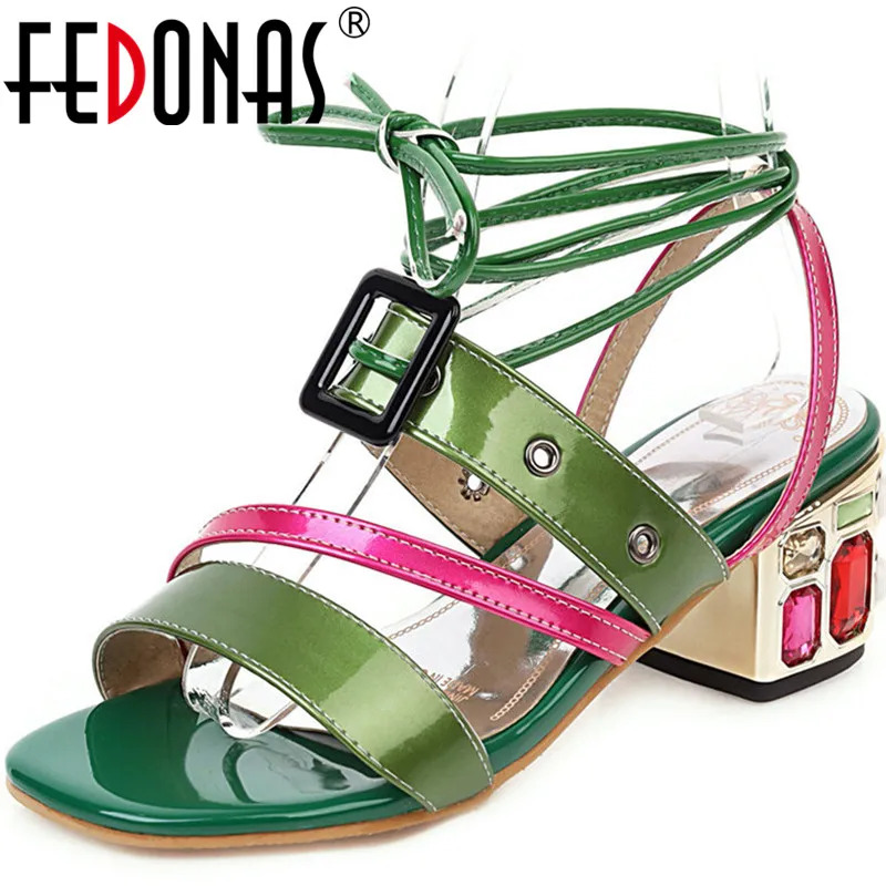 Женские сандалии на квадратном каблуке FEDONAS летние с перекрестной шнуровкой