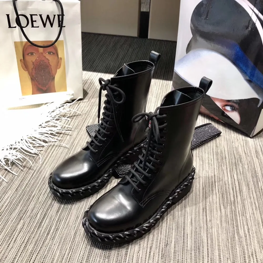 Zapatos de mujer; женские ботильоны из натуральной кожи черного цвета; модные шнурки; Ботинки martin с декором; сезон весна-зима; теплые короткие ботинки