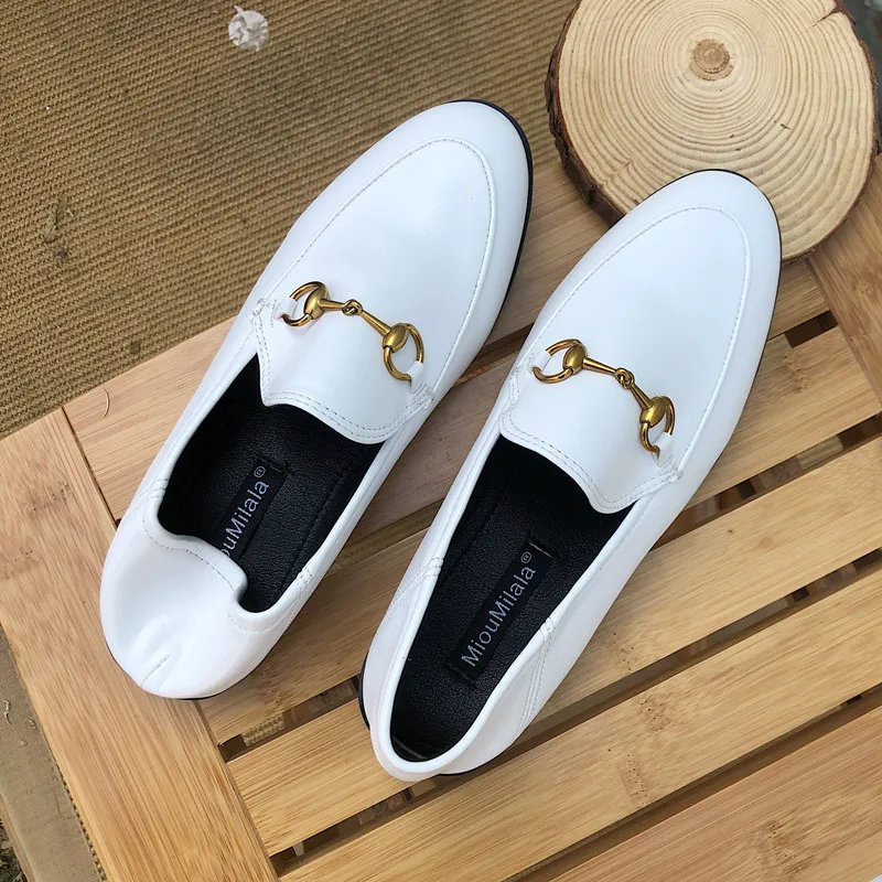 Весенние черные лоферы на плоской подошве женские мокасины из искусственной