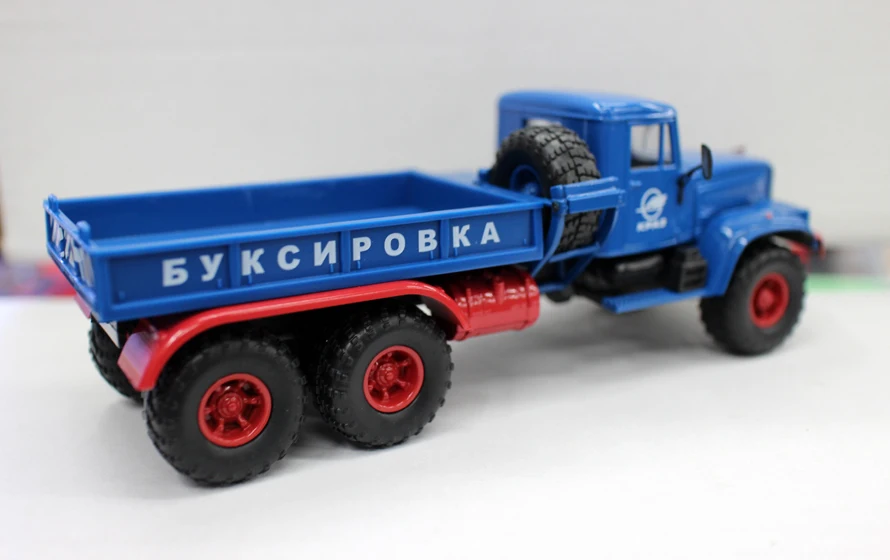 Коллекционная модель литья под давлением Подарочная 1:43 весы русский KRAZ