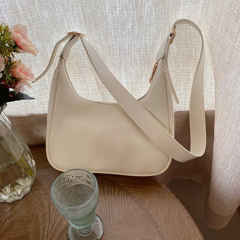 

Casual classy designer Crossbody bag women hand bags Fashion zipper Chains Saddle summer shoulder bag solid Basic satchel bag