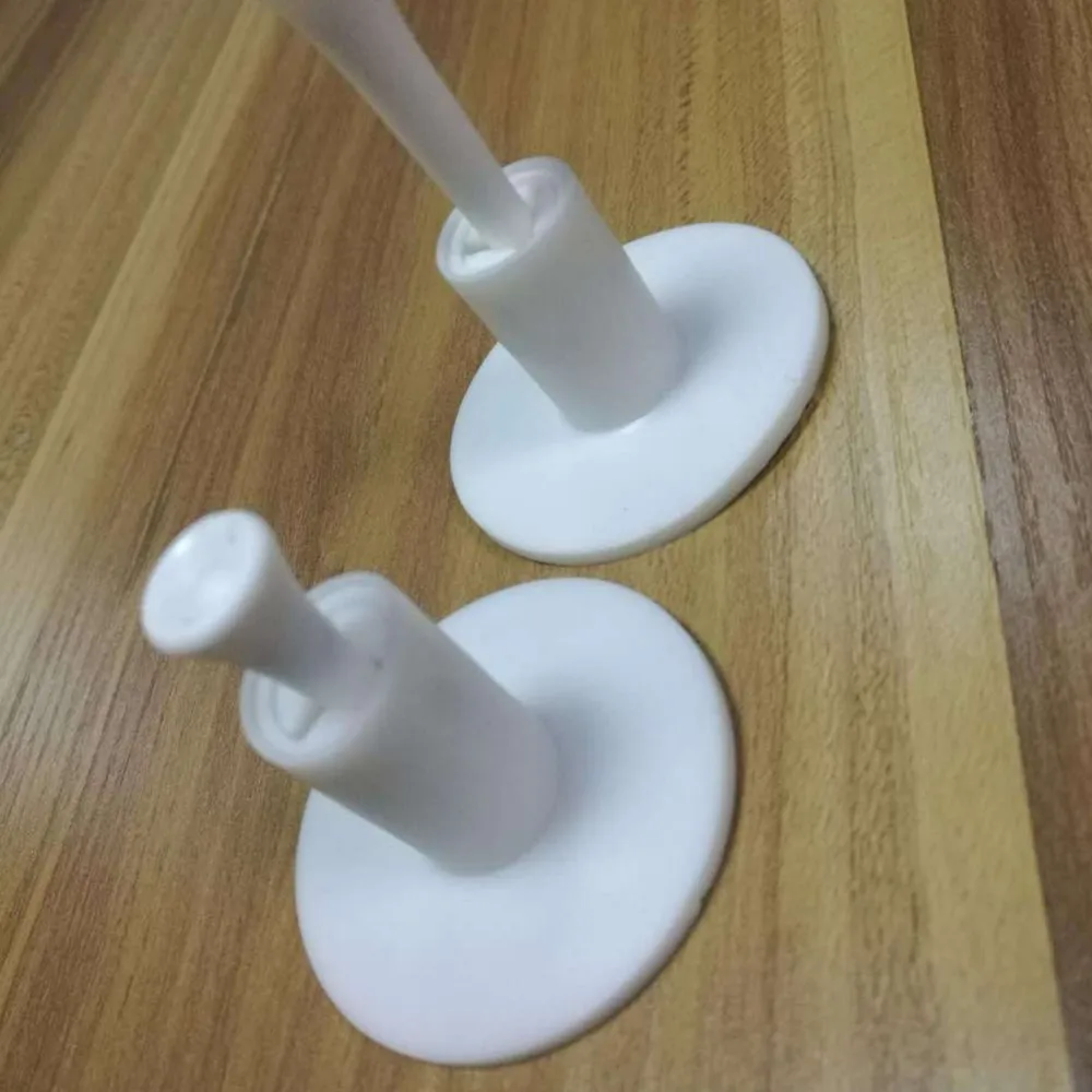 

Golf Practice Tees with Stable Golf Tee Holder for Indoor Outdoor Driving Range and Practice Mat Golf Course