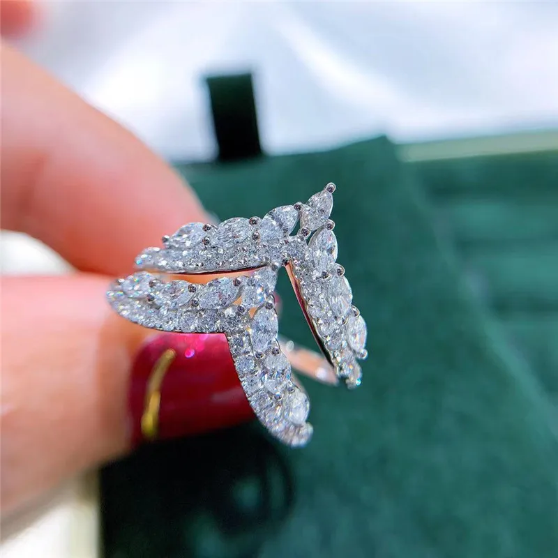 Настоящее ювелирное 18 К Золотое кольцо с бриллиантом натуральный V образный