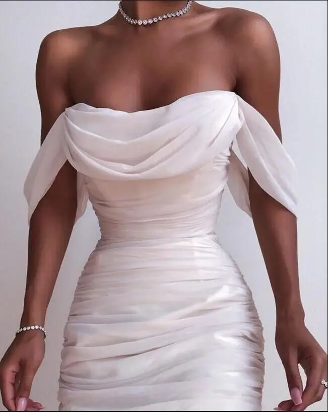 Женское плиссированное платье до колен однотонное облегающее с