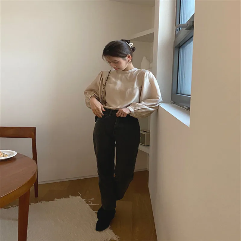 

RUGOD 2021 spring new cream rice loose round neck pleated puff sleeve shirt bottoming shirt