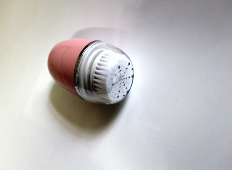 

Free shipping Charging Facial Cleaner Electric Rotating Facial Cleaner Face Wash Gadget New Electric Waterproof Facial Cleaner