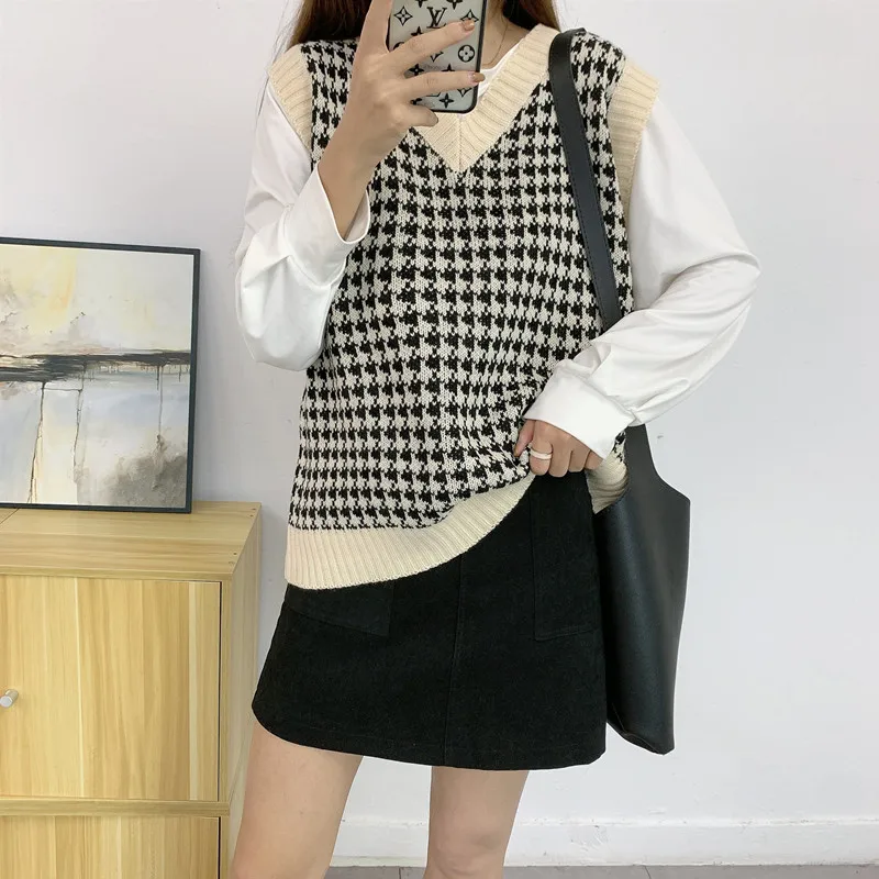 

Women Vest Sweater 2021 Fashion Knitted Sweater Loose Vintage Female Waistcoat Chic Oversize Sweater Tops Women Clothes Outfit