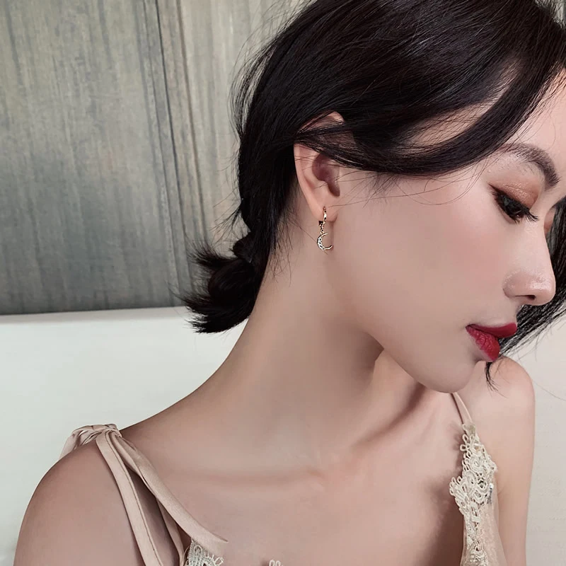 

Hot Sale Fashion Classic Geometric Women Dangle Earrings Asymmetric Earrings Of Star And Moon Female Jewelry Gold Color Earrings