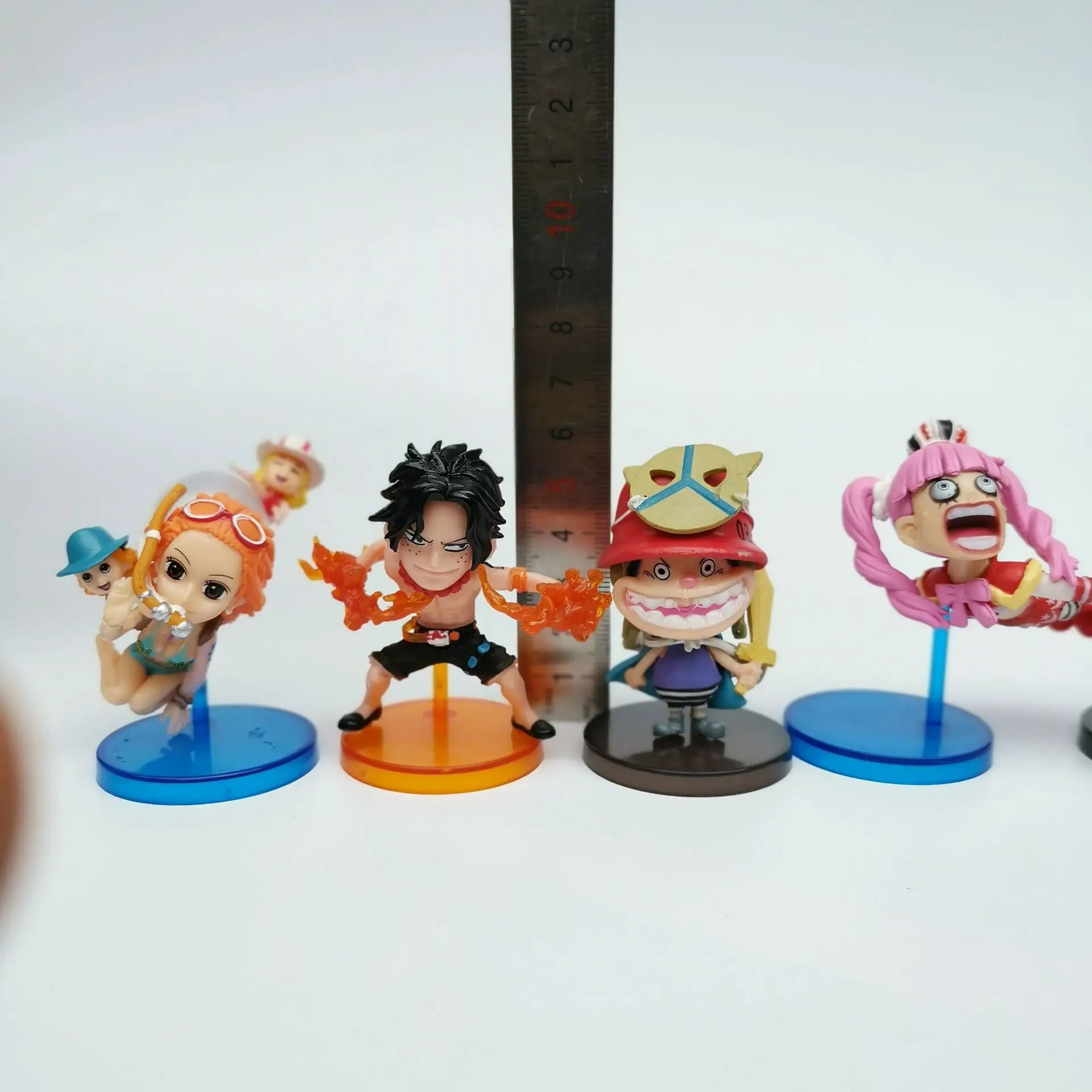 Цвет при отправке выбирается случайным образом 50 шт./лот Japansese аниме Рисунок one piece